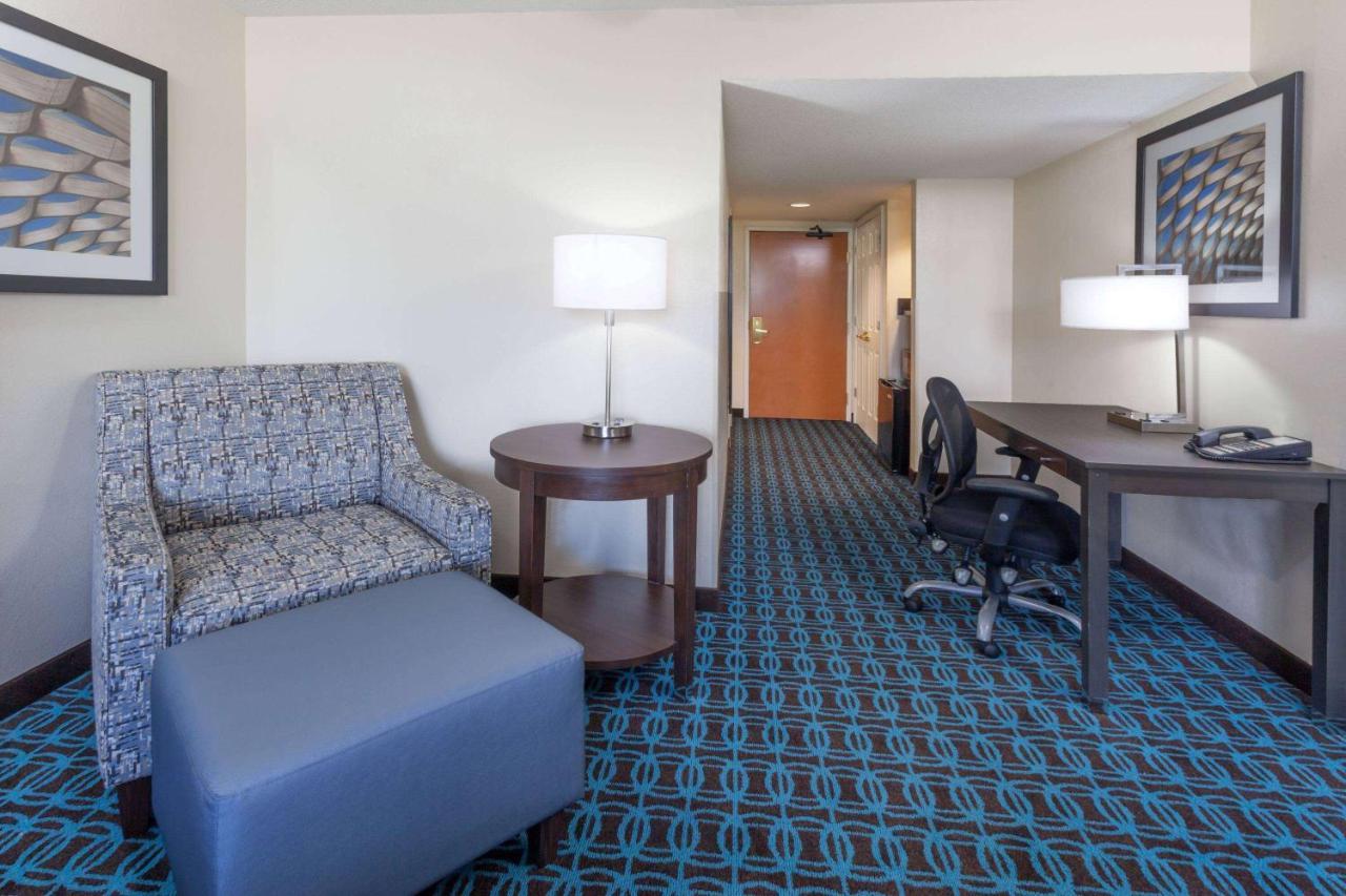 Hotel Wingate by Wyndham Schaumburg Exterior foto