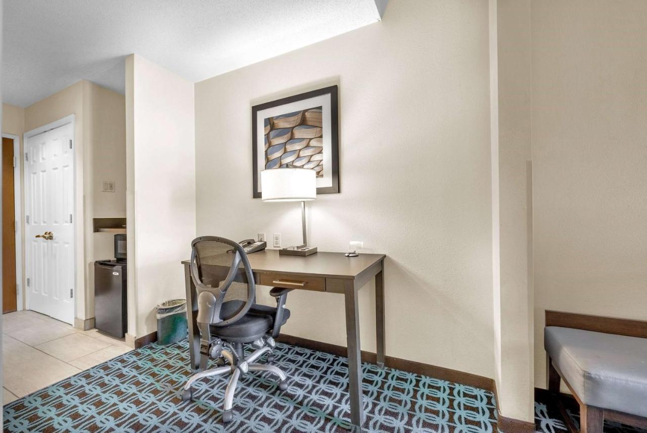 Hotel Wingate by Wyndham Schaumburg Exterior foto