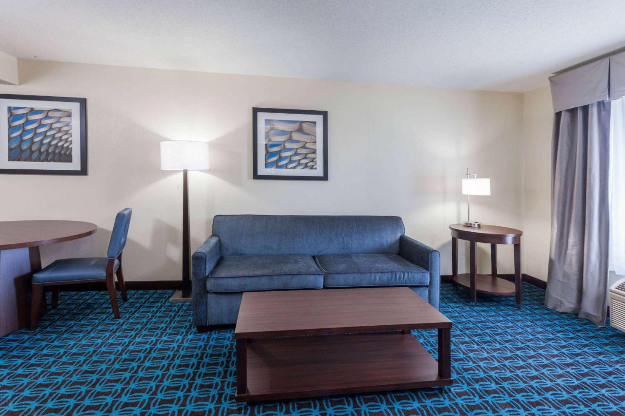 Hotel Wingate by Wyndham Schaumburg Exterior foto